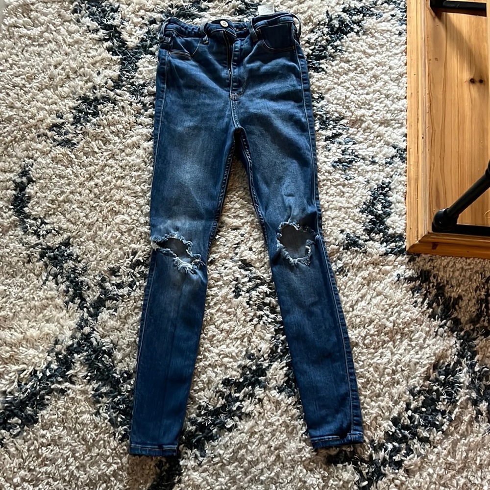 HollisterDark jeans with rips size 3 short